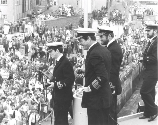 Captain Pentreath and Lt Cdr Henderson (above) surveying the crowds as we return “home”!)